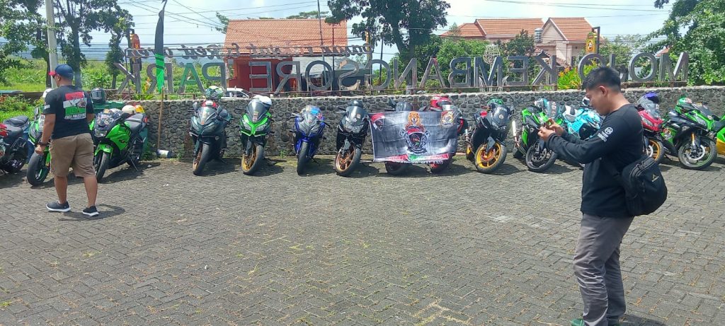 Rakorda XVI Motor Gede Kawasaki Pererat Solidaritas di Pacet Rakorda XVI Motor Gede Club Kawasaki di Pacet Mojokerto