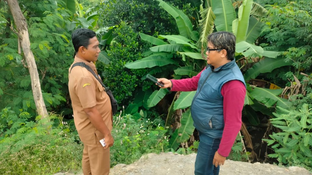 Kepala Desa Jetis, Sigit Purnomo saat diwawancarai (HB/GOnews.id)