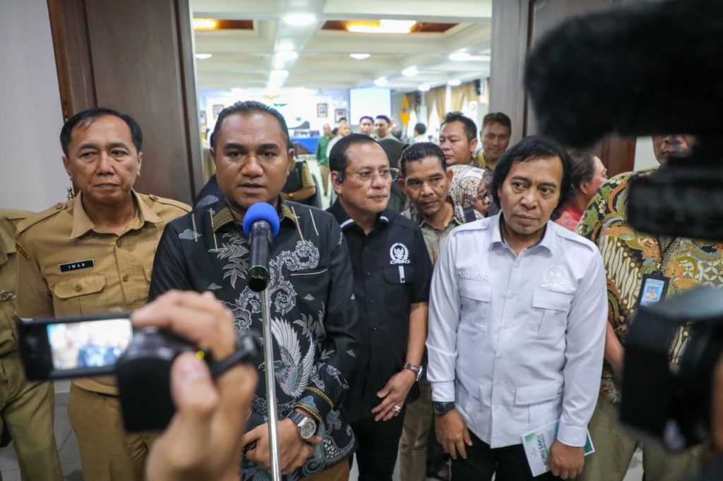 Angelius Wake Kako, Wakil Ketua II DPD RI bersama anggota Komisi II DPD RI Komeng dan jajarannya usai audiensi dengan perwakilan Setda Provinsi Jateng.