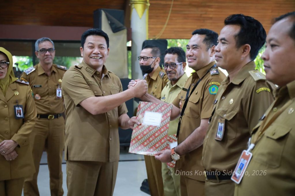 Bupati Sidoarjo Subandi saat Penandatanganan Perjanjian Kinerja Kepala Perangkat Daerah Tahun 2026 dan PKS PPPK Paruh Waktu di Pendopo Delta Wibawa, Selasa (27/1/2026) (Nug/GOnews.id)