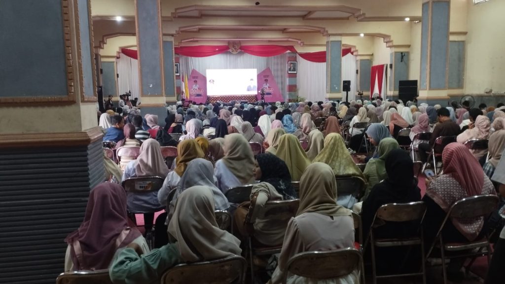 Mahasiswa Unipar Didorong Jadi Agen Sosialisasi Beasiswa Jember Pelaksanan sosialisasi publikasi eksplorasi potensi beasiswa cinta bergema di aula Unipar Jember. Foto Edi Mulyono