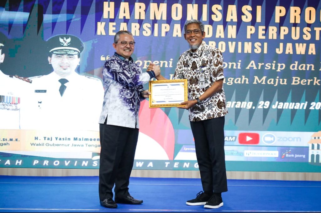Perpustakaan Jateng Amankan DAK Nonfisik Rp17,6 Miliar Kepala Perpustakaan Nasional RI Prof. Aminudin Aziz beserta Sekda Jateng Sumarno