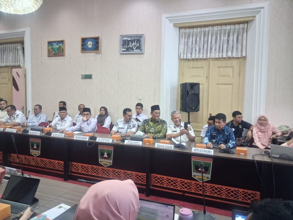 Wakil Bupati Pasaman Barat, H. M. Ihpan, menghadiri Rapat Koordinasi Terbatas (Rakortas) persiapan Porprov XVI Sumatera Barat di Istana Gubernur Sumbar, Padang, Rabu (28/1/2026) (Foto: Saipen/GOnews.id)