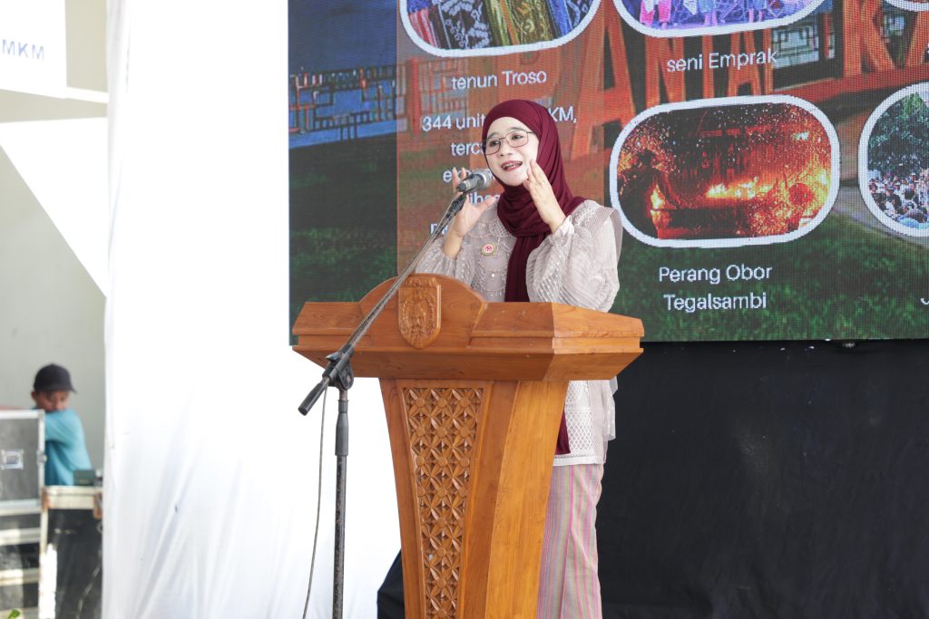 Ketua Dewan Kerajinan Nasional Daerah (Dekranasda) Provinsi Jawa Tengah, Hj Nawal Arafah Yasin, M.S.I