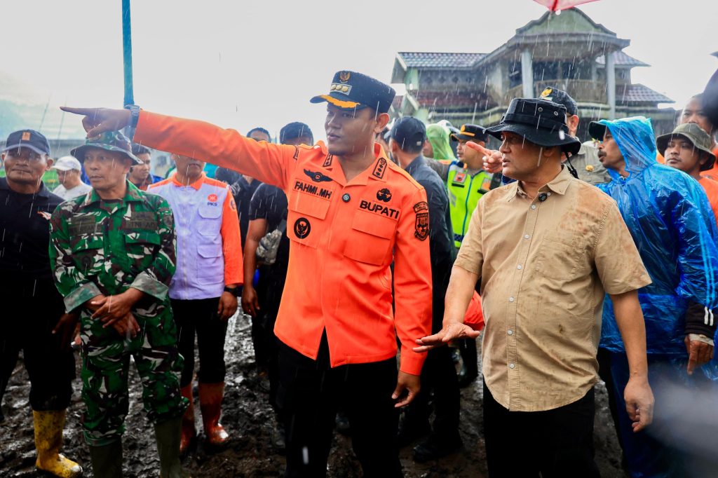 Cek Bencana Purbalingga, Luthfi Percepat Relokasi Pengungsi (Gubernur Jawa Tengah Ahmad Luthfi di Purbalingga) ganang Gonews.id