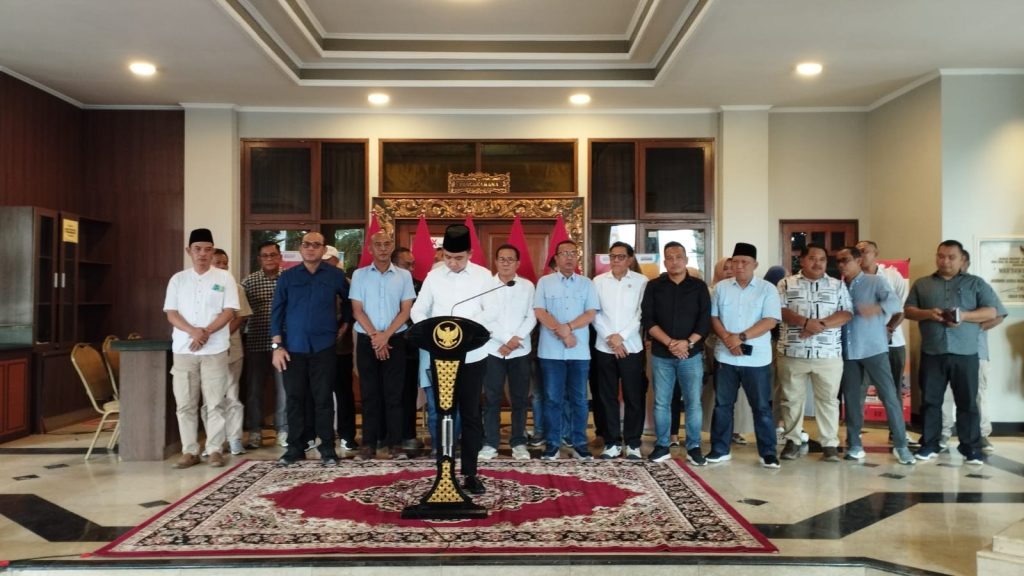 Bupati Jember Launching Satgas Infrastruktur hingga MBG Bupati Jember Muhamad Fawait saat bentuk Satgas Infrastruktur dan tata ruang serta Kemiskinan,AKI,AKB dan Satgas MBG di Halaman Pendopo WWG. Foto Edi Mulyono