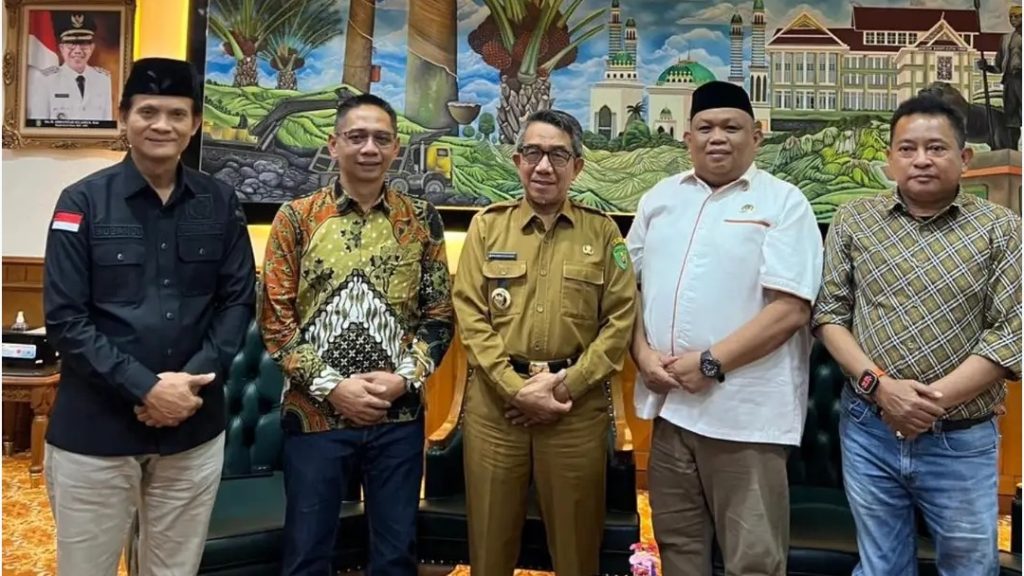 Dari Kanan Wakil Ketua Fraksi PKS DPRD Kaltim Subandi, Ketua Fraksi PKS DPRD Kaltim Firnadi Ikhsan, Ketua DPW PKS Kaltim sekaligus Bupati Kutim Ardiansyah Sulaiman (tengah) Sekretaris fraksi PKS DPRD Kaltim Agusriansyah Ridwan, Ketua dan Bendahara Fraksi PKS DPRD Kaltim La Ode Nasir