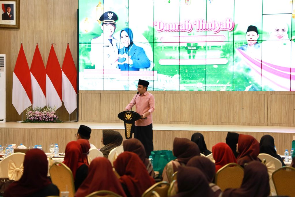 Bupati Jember Muhamad Fawait saat paparkan UHC Gratis dan Beasiswa Santri di pendopo wwg. Foto diskominfo