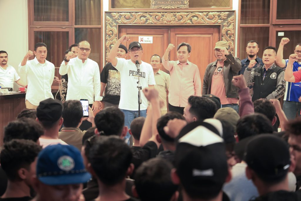 Persid Bangkit dan Bersinar, Jember Rayakan Tiket Liga 4 Nasional Bupati Jember Muhamad Fawait saat sambut tim dan suporter Persid Jember.foto diskominfo