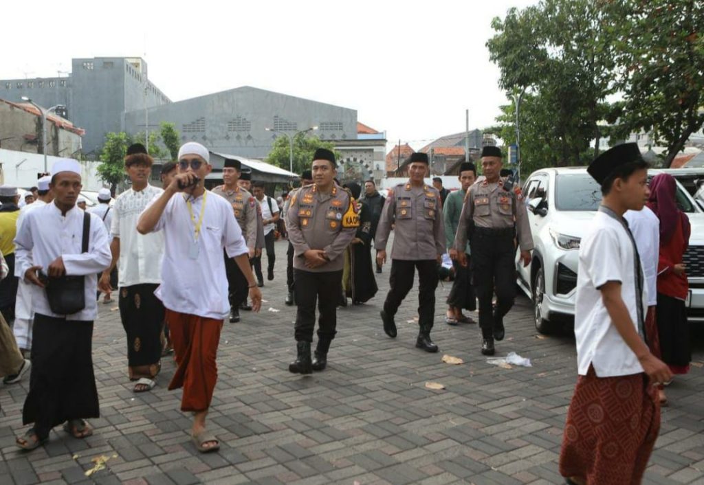 Ratusan Polisi Kawal Haul Sunan Ampel Ke-549 Sumber : Dok. Humas Polres Pelabuhan Tanjung Perak Surabaya