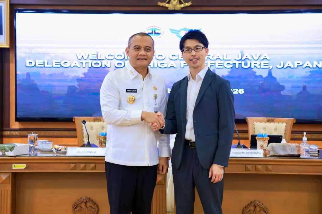 Ketua Delegasi Prefektur Shiga, Jepang Takeshi Tominaga dan Gubernur Jateng Ahmad Luthfi (Ganang GOnews.id)