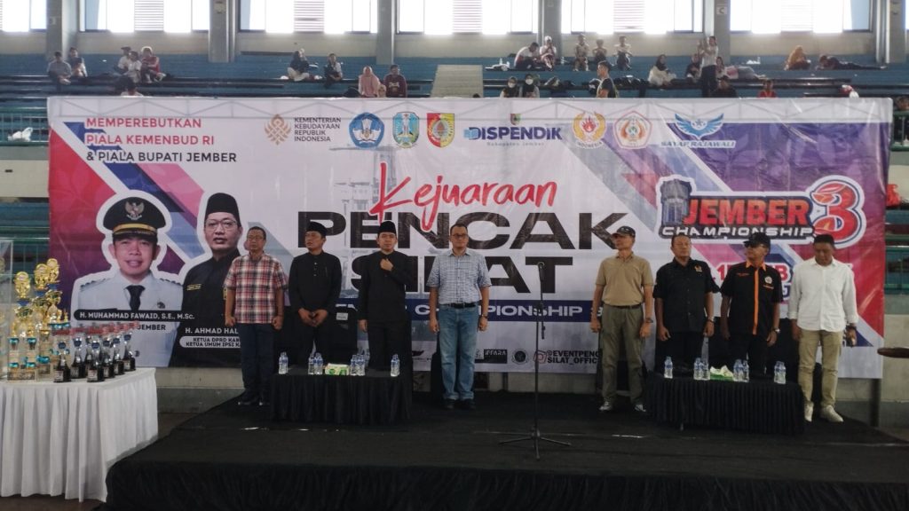 Jember Championship 3 Diikuti 860 Pesilat Bupati Jember Muhamad Fawait saat membuka Acara kejuaraan pencak silat "Jember Championshib 3". Foto Edi Mulyono