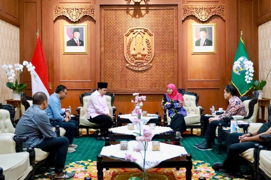 Bupati Jember Muhamad Fawait saat bertemu Gubernur Jawa Timur Khofifah Indar parawansa saat bahas masalah banjir JEMBER .foto istimewa