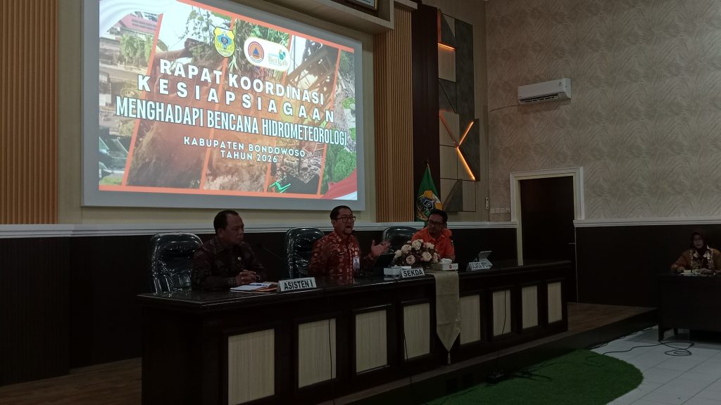 Rakor kesiapsiagaan menghadap risiko bencana hidrometeorologi di aula shaba bina Pemkab Bondowoso, Jumat (20/2/2026)