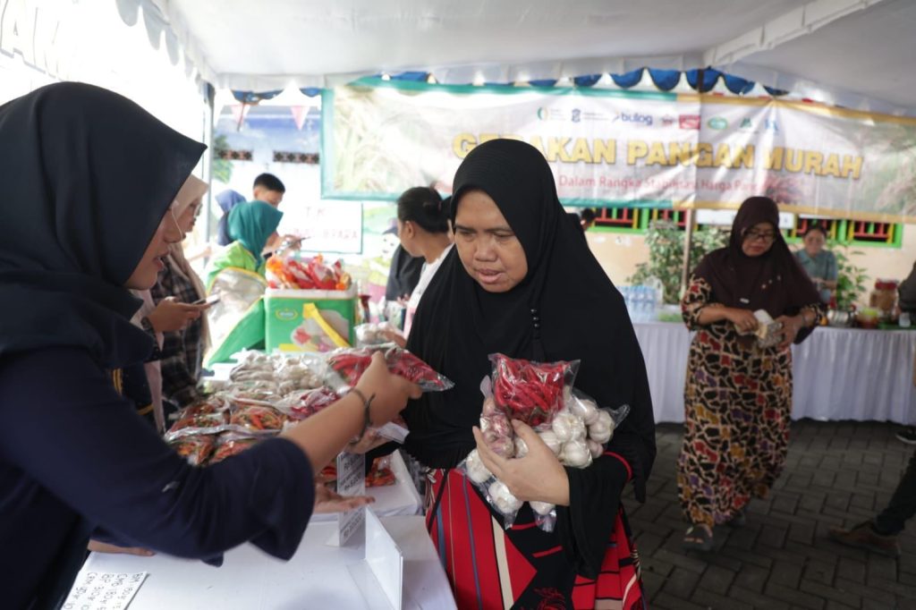 Jelang Ramadhan, Surabaya Gencarkan GPM Suasana pelaksanaan Gerakan Pangan Murah di Balai RW 1, Jalan Jepara III No.1, Kelurahan Jepara, Kecamatan Bubutan, Surabaya, Jumat (13/2/2026).