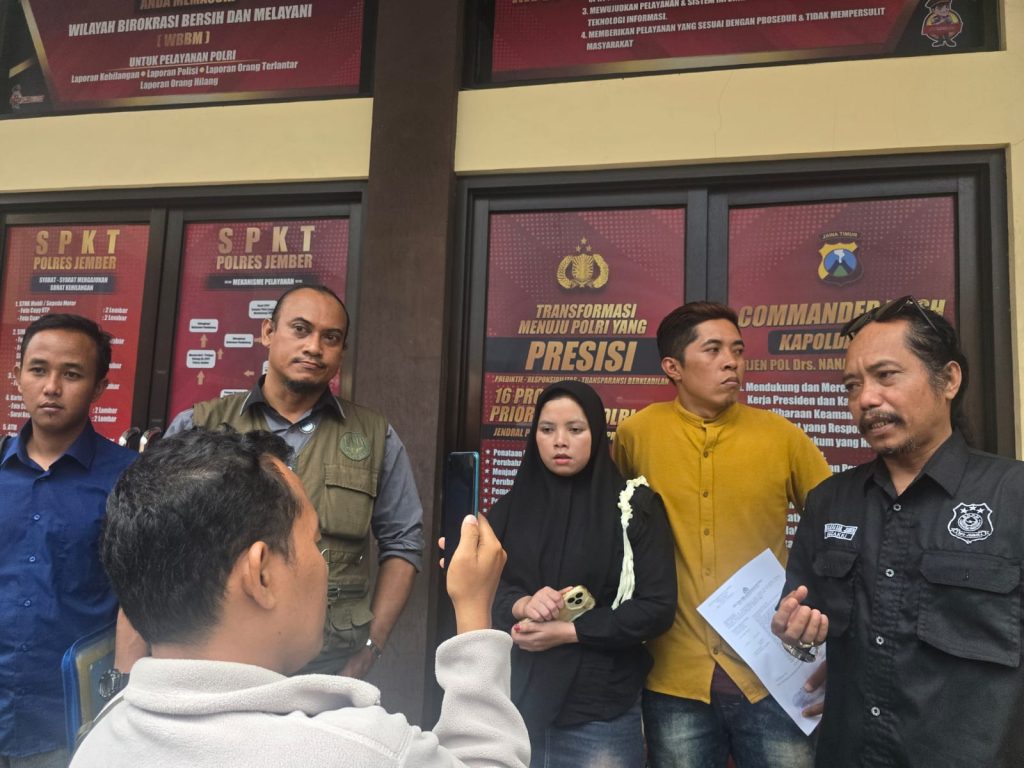 Kades Jambearum Klarifikasi Kasus Saling Lapor Kepala Desa Jambearum klarifikasi dugaan pencurian dan saling lapor antarwarga di Sumberjambe, Jember.