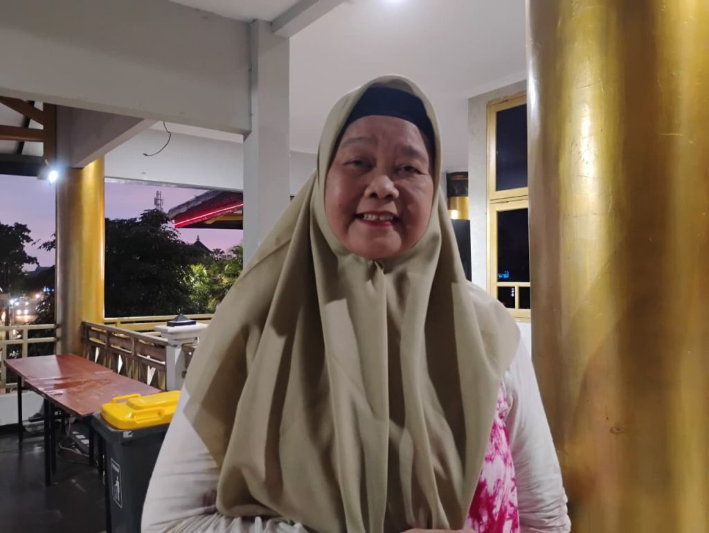 Kepala dinas koperasi UMKM dan Perdagangan Jember Sartini ,saat ikuti acara satu tahun kepemimpinan Bupati Jember Muhamad Fawait.