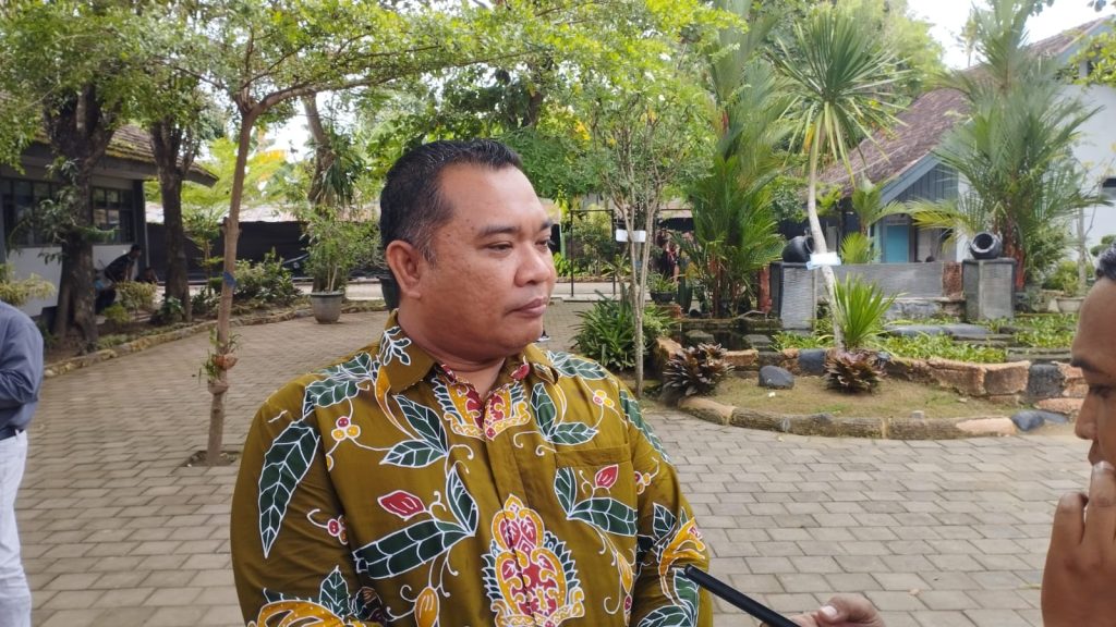 Kabag Kesra Kabupaten Jember Nurul hafid yasin, saat di wawancara.foto Edi Mulyono