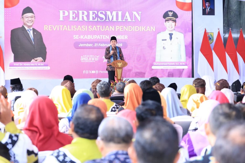 Bupati Jember Muhamad Fawait saat sampaikan sambutan didepan mentri pendidikan RI di SMN1 Balung.Foto Edi Mulyono