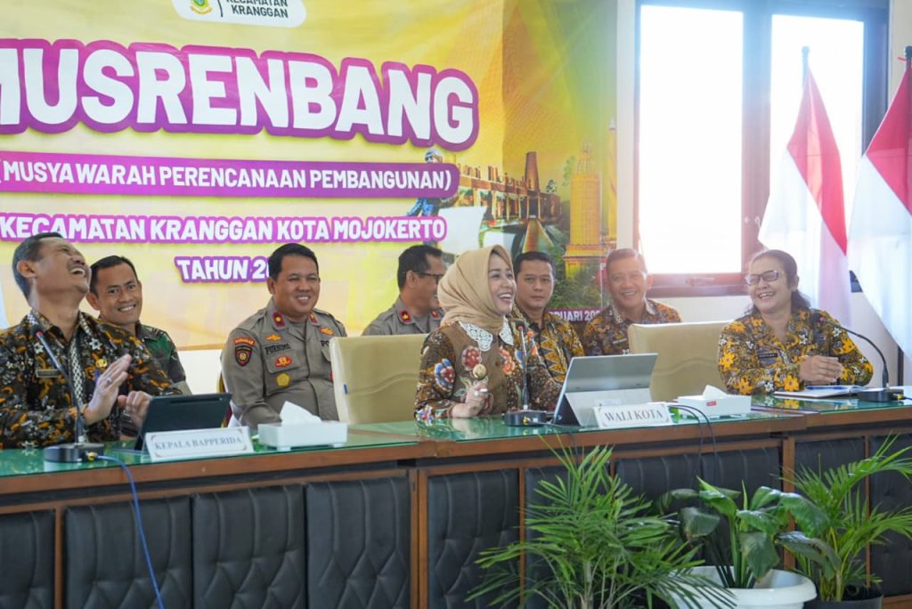 Musrenbang Kranggan Sinkronkan Aspirasi 2027 Ika Puspitasari, wali kota saat membuka Musrenbang Tingkat Kecamatan Kranggan 2027, di Kantor Kecamatan Kranggan Kota Mojokerto, Kamis (26/2/2026).