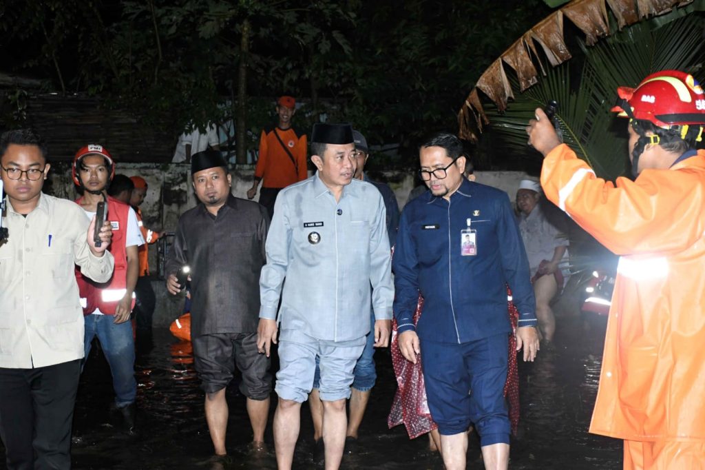 Bupati hamid turung langsung ke wilayah terdampar banjir di Pasar Wonosari, Kecamatan Wonosari, Kabupaten Bondowoso, Senin (2/3/2026)