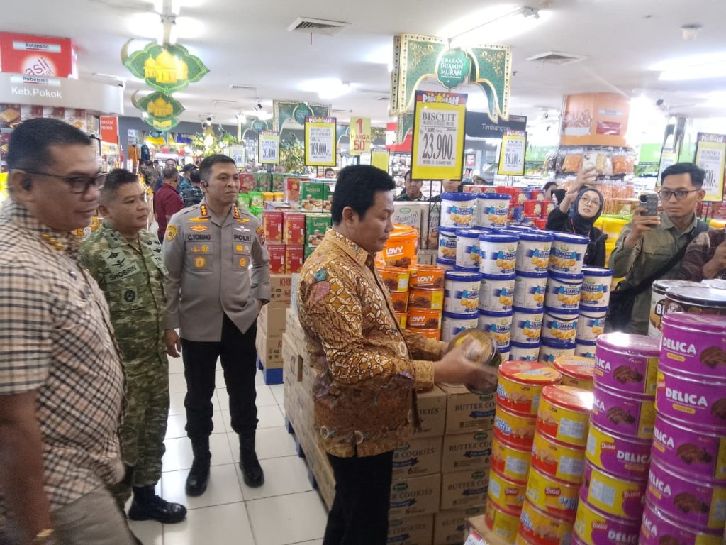 Sidak Mamin Sidoarjo, Pastikan Aman Jelang Lebaran Bupati Sidoarjo Subandi