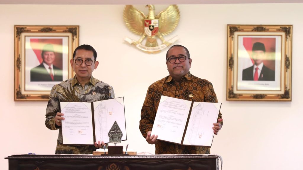 Wagub DK Jakarta, Rano Karno berfoto bersama Menteri Kebudayaan, Fadli Zon dalam penanda tanganan kerja sama percepatan pemajuan kebudayaan, pelestarian cagar budaya, serta pengembangan permuseuman, di Kemenbud, pada Selasa (10/3/2026) (Foto: Diskominfotik Jakarta)
