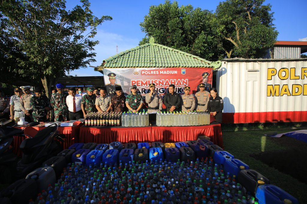 Polres Madiun mengungkap 66 kasus penyakit masyarakat dan mengamankan 67 tersangka dalam Operasi Pekat Semeru 2026 (Nyoto/GOnews.id)