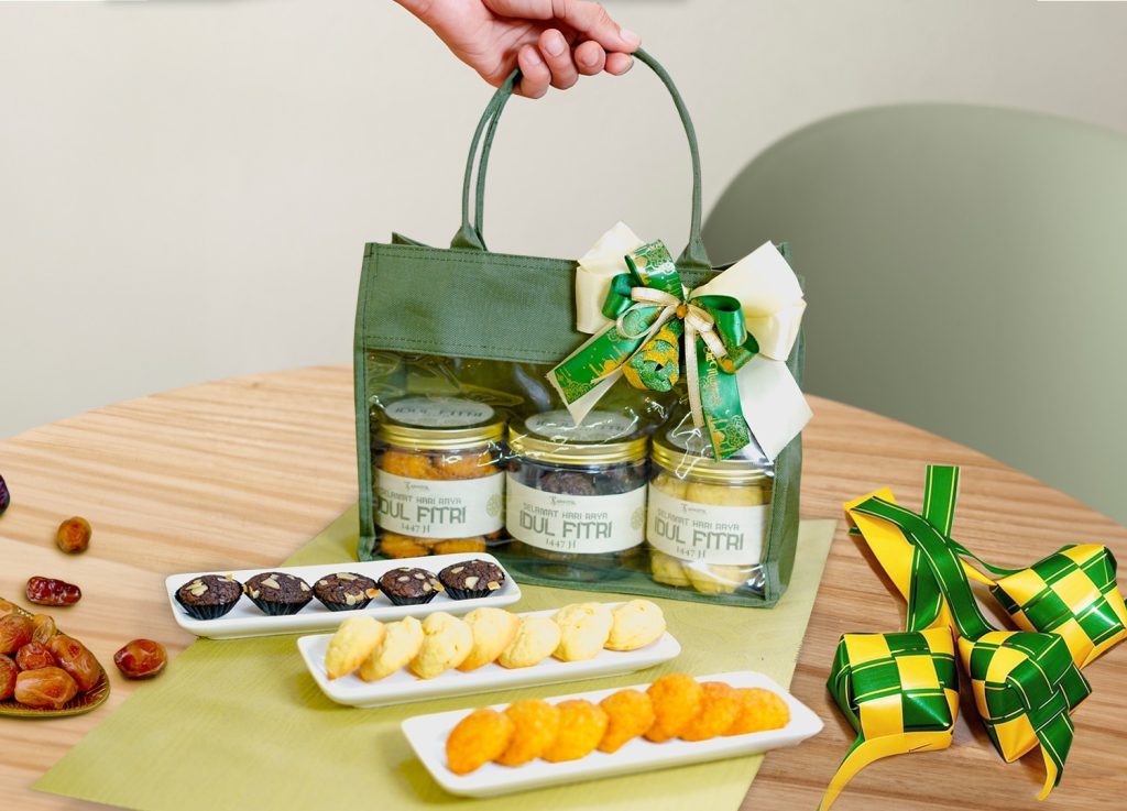 ARTOTEL TS Suites Surabaya menghadirkan hampers Lebaran dan paket Halal Bi Halal dengan menu khas Nusantara untuk merayakan Idul Fitri.