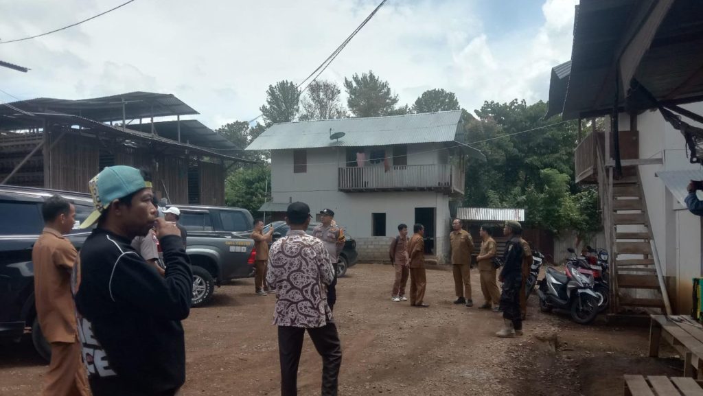 Aparat Solok Tinjau Peternakan Usai Keluhan Warga Aparat dan Dinas Lingkungan Hidup Kabupaten Solok bersama pemerintah nagari meninjau langsung lokasi peternakan ayam di Nagari Bukit Kandung
