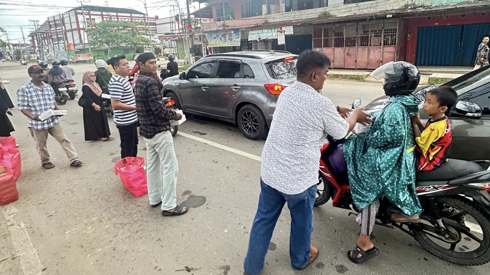 Aksi GEMAH Kutim Hidupkan Semangat Berbagi Ramadan GEMAH Kutai Timur gelar aksi berbagi takjil di Sangatta (dok.GEMAH)