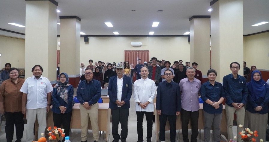 Suasana foto Bersama kuliah tamu diskusi akademik bersama Yayasan Rekam Nusantara (dok. FPIK UB)