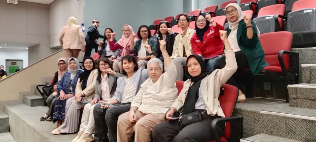 Koordinator JALA PRT, Lita Anggraini bersama aktivis perempuan (Alek/GOnews.id)