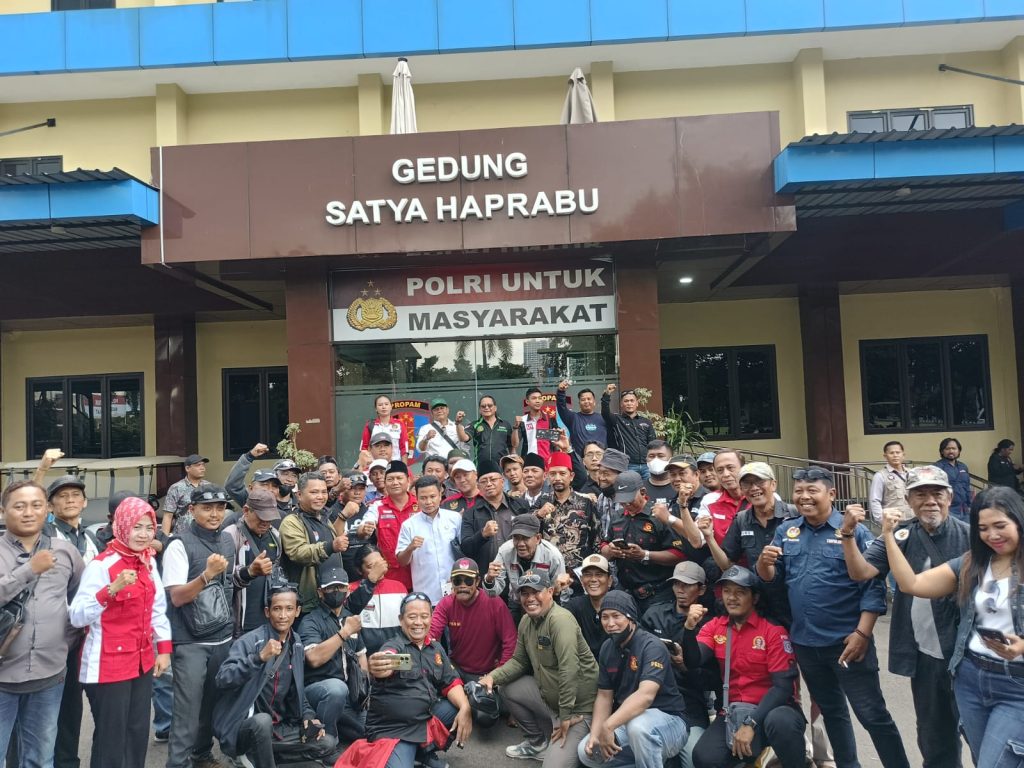 Jurnalis Jatim Demo Polda, Soroti OTT Wartawan Ratusan jurnalis di Jatim gelar aksi di Polda, Rabu (18/3/2026) (HB/GOnews.id)