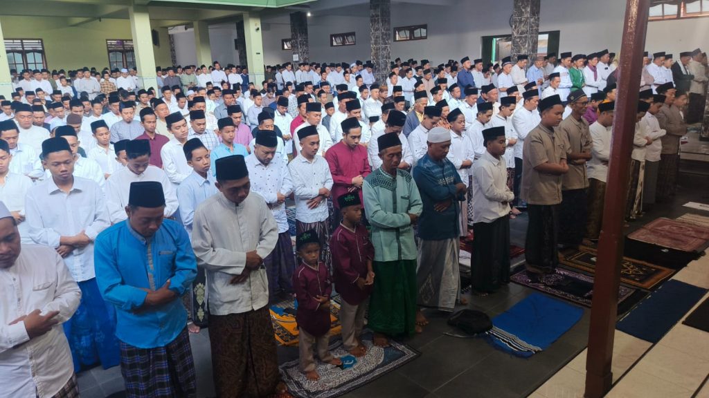 Ribuan Jemaah Padati Salat Id di Ponpes Al-Falah Ploso Kediri Pelaksanaan Salat Idul Fitri 1447 Hijriah di Ponpes Al-Falah Ploso, Kecamatan Mojo, Kabupaten Kediri, Jumat (20/3/2026)