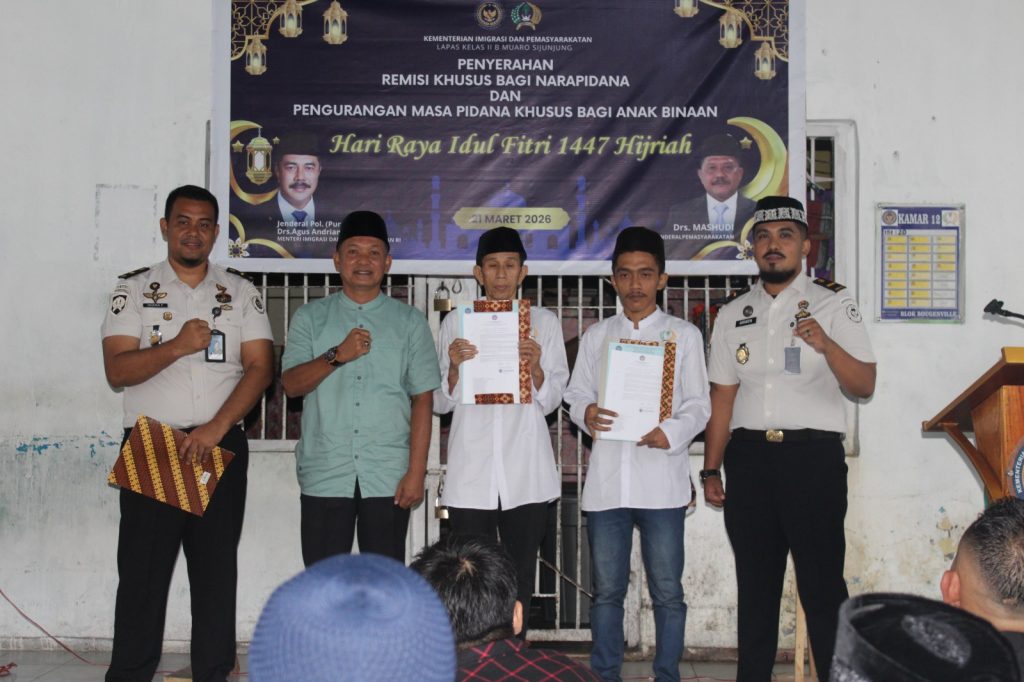 174 Napi Diusulkan Remisi Lebaran di Sijunjung Kalapas Ahmad Junaidi saat memberikan arahan kepada warga binaan terkait mekanisme dan syarat pengusulan remisi Idul Fitri 1447 H di Lapas Kelas IIB Muaro Sijunjung, Sabtu (21/3/2026). (Fhoto : Dioni/Gonews.id)