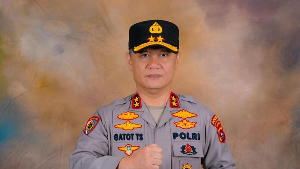 Kapolda Sumbar Dorong Warga Gunakan Layanan 110 Kapolda Sumbar Gatot Tri Suryanta mengajak masyarakat memanfaatkan layanan darurat 110 untuk mendapatkan respons cepat kepolisian. (Fhoto : Humas Polda Sumbar)