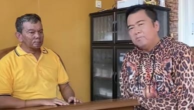 Viral! HP Terlindas Mobil, Klaim Asuransi Ditolak, Warga Tuban Kecewa Korban Asuransi HP Nono Suhartono bersama Pengacara Cak Soleh