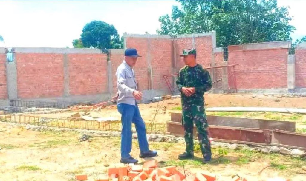 Wawako Sungai Penuh Tinjau Koperasi Desa Baru Wakil Wali Kota Sungai Penuh, Azhar Hamzah, saat meninjau progres pembangunan Gerai Koperasi Desa Merah Putih di Desa Koto Baru (Vina/GOnews.id)