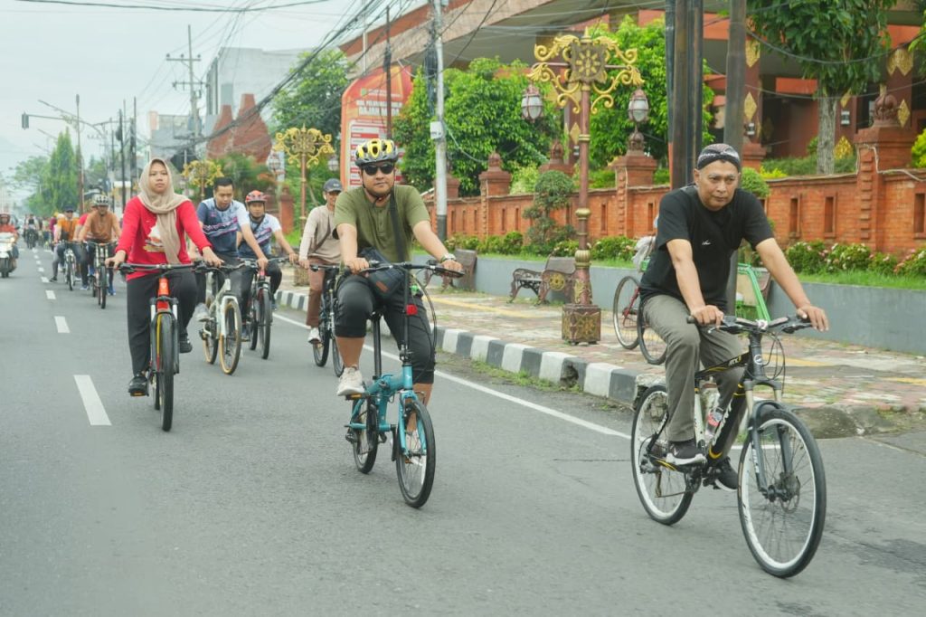 ASN Mojokerto sambut positif gerakan bike to work untuk hidup sehat dan efisiensi energi.
