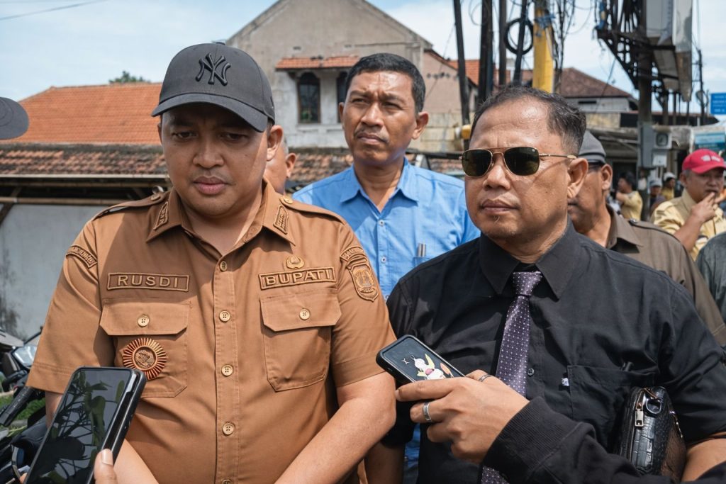 Caption : Bupati Pasuruan Rusdi Sutejo Saat Dilapangan. Foto Mufida