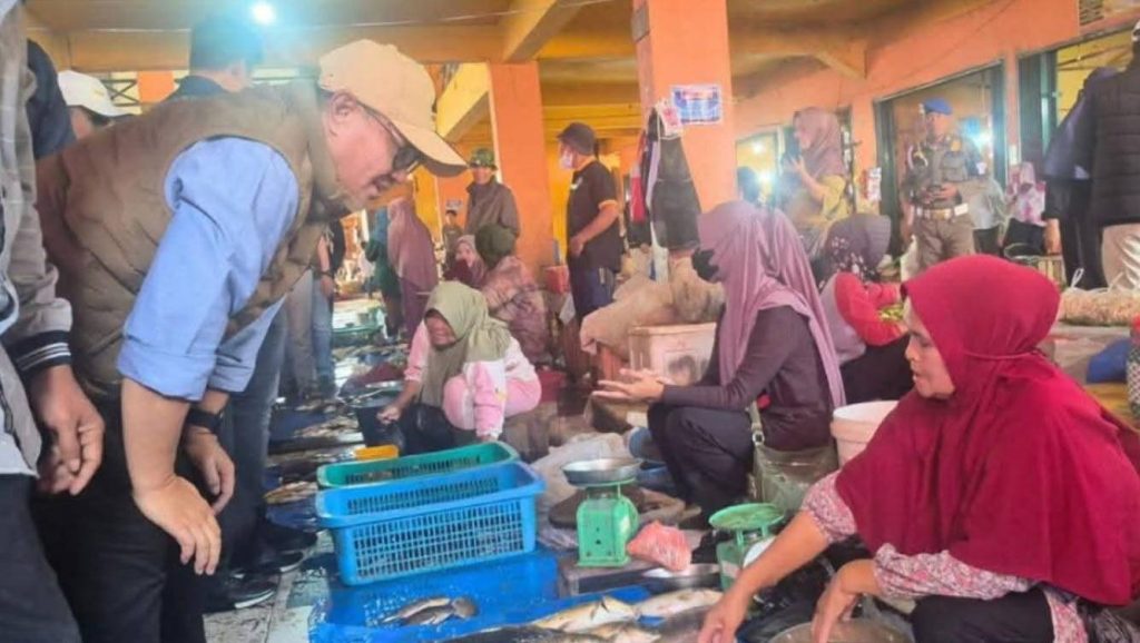Wako Alfin Tinjau Pasar Bajure, Serap Aspirasi Pedagang Wali Kota Sungai Penuh Alfin tinjau Pasar Bajure, Sabtu (11/04/2026) (Vina/GOnews.id)