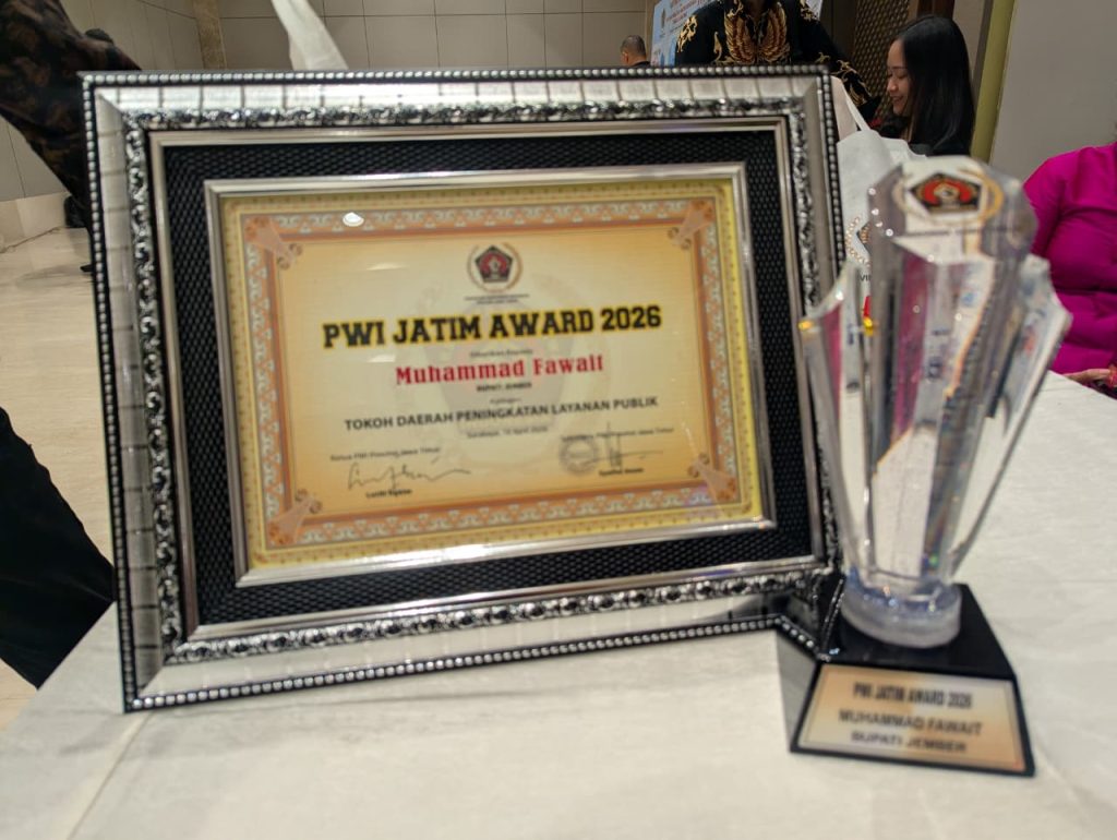 Penghargaan PWI AWARD 2026 untuk Bupati Jember Muhammad Fawait.foto Diskominfo