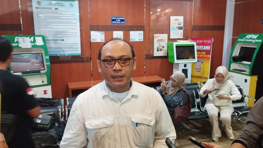 Spj Sekda Kabupaten jember Ahmad Helmi Lukman saat memberikan keterangan kepada wartawan. Foto Edi Mulyono