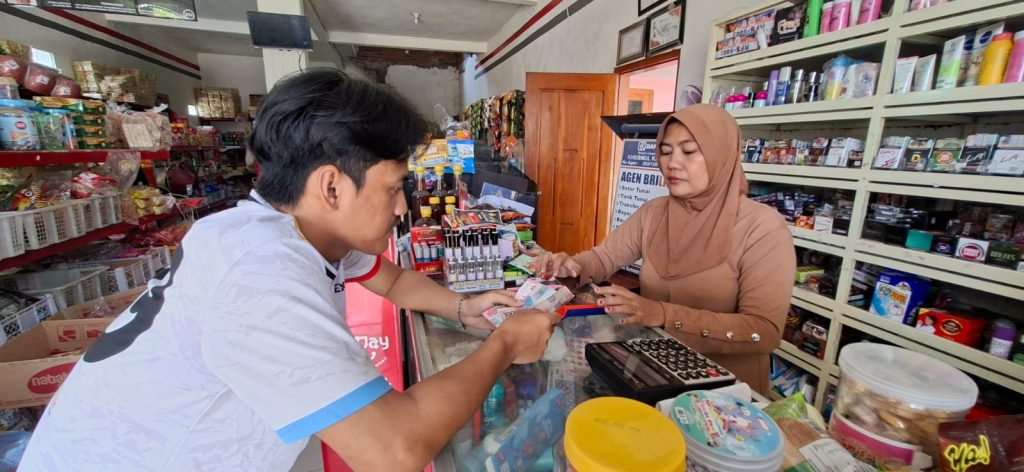 Suasana pelayanan agen BRILink di Jombang (dok.BRI Jombang)