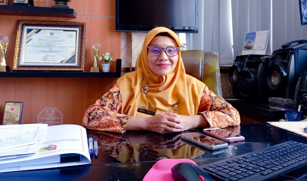 Kepala DPMPTSP Jember Isnaini Dwi Susanti saat ditemui dikantornya.foto Edi Mulyono