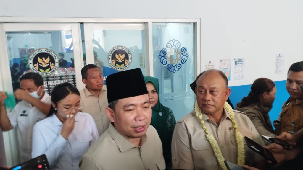 Bupati Jember Gus Fawait bersama kepala BGN Dadan Hindayana sesuai meresmikan SPPG di Desa Wringin Agung. Foto Edi Mulyono