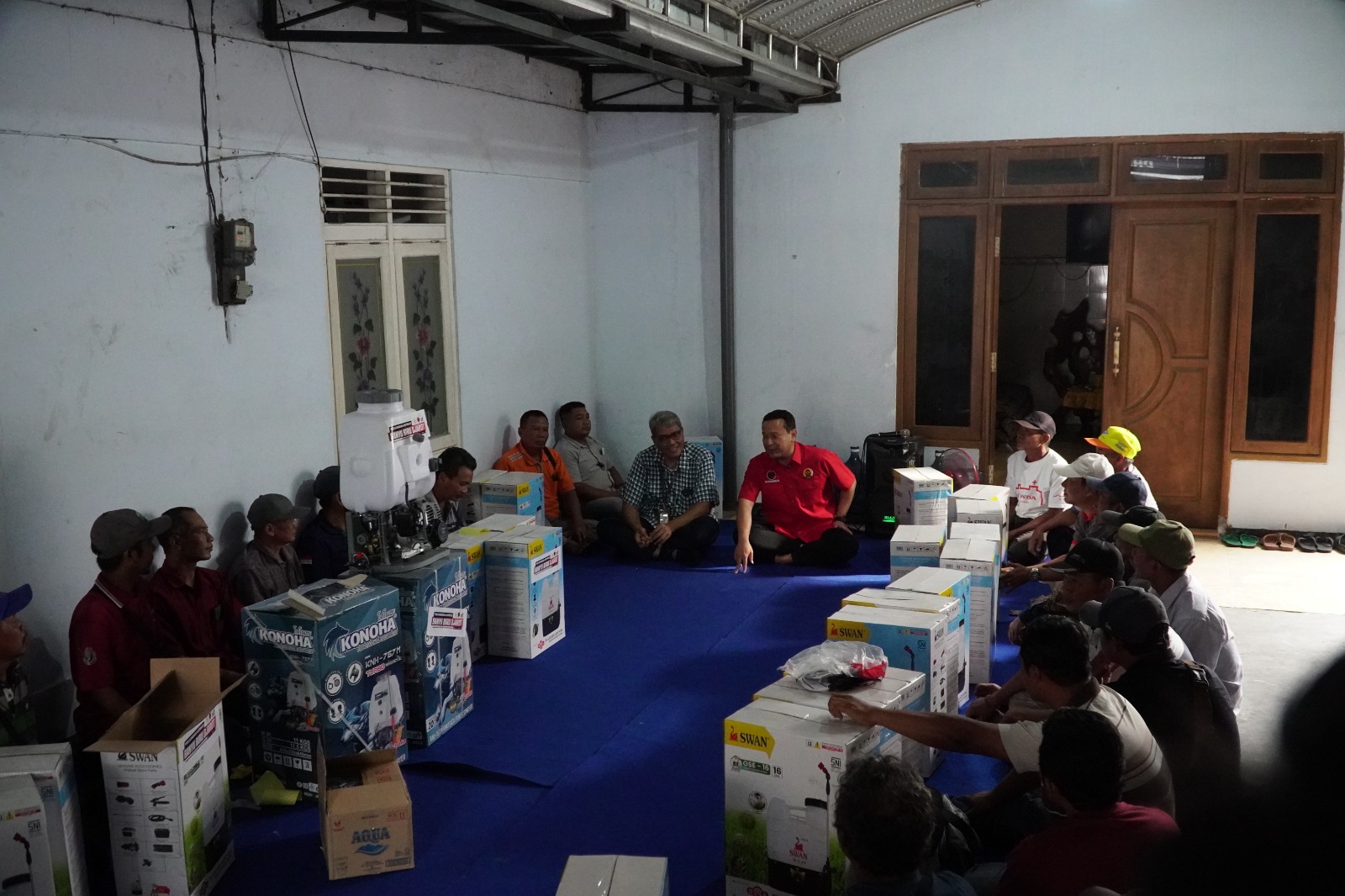 PT Bank Rakyat Indonesia (BRI) Kantor Cabang Jombang menyalurkan bantuan berupa 189 unit alat semprot (sprayer) kepada 11 kelompok tani di wilayah Kabupaten Jombang