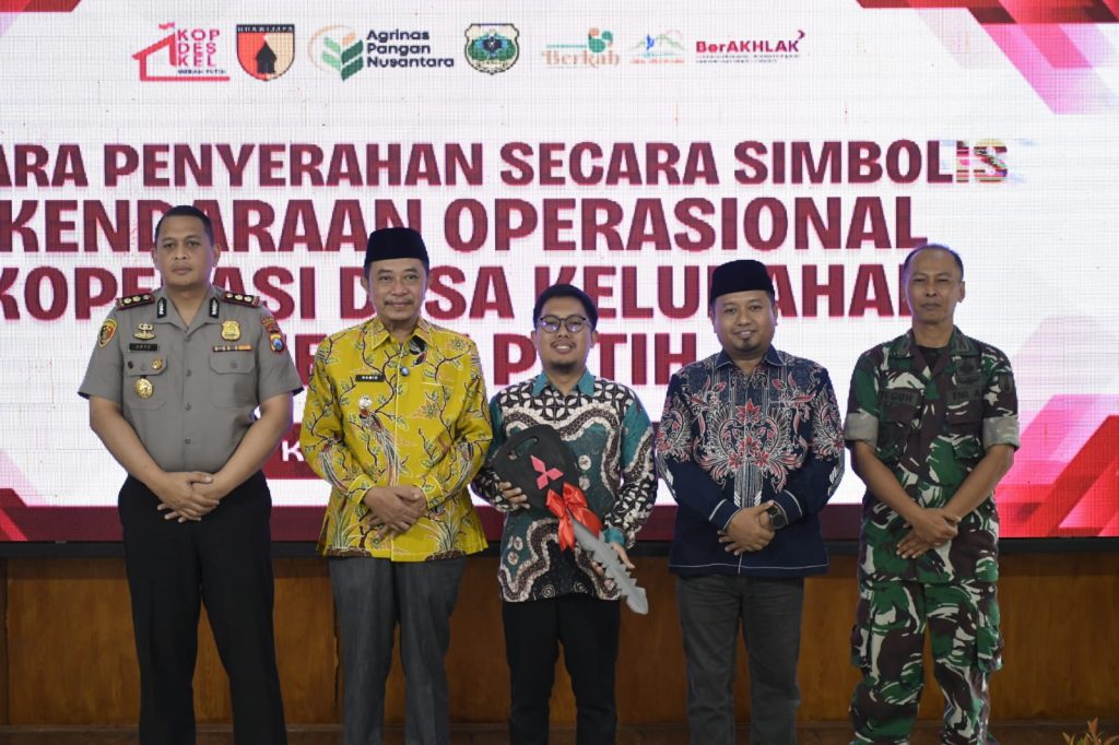 Bupati hamid serahkan langsung 41 kendaraan untuk KDKMP, di pendopo raden Bagus asra. Kamis 23/4/2026.