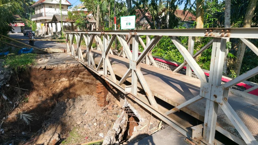 Jembatan darurat di Dusun Tapansari pasca diterjang banjir (Abdul Aziz/Gonews.id)